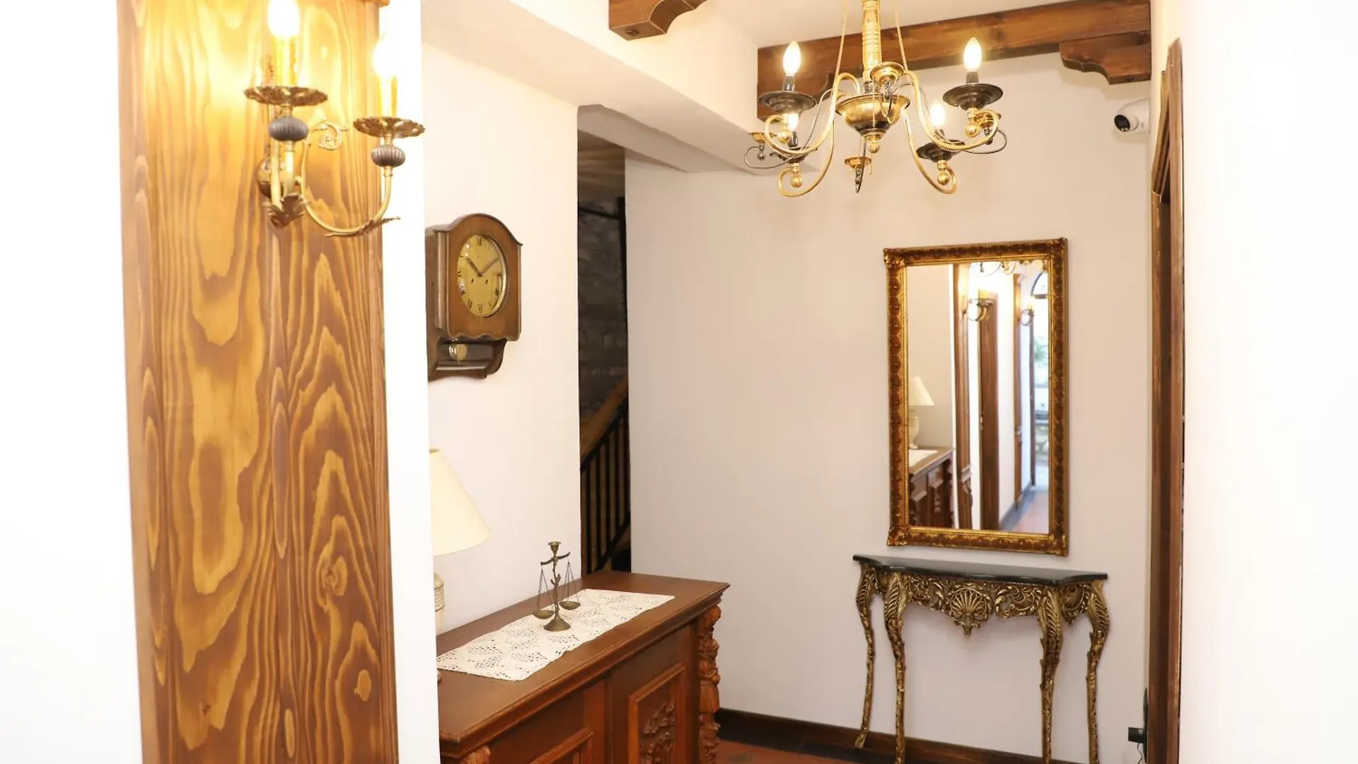 Vila Art Berat Castle Отель